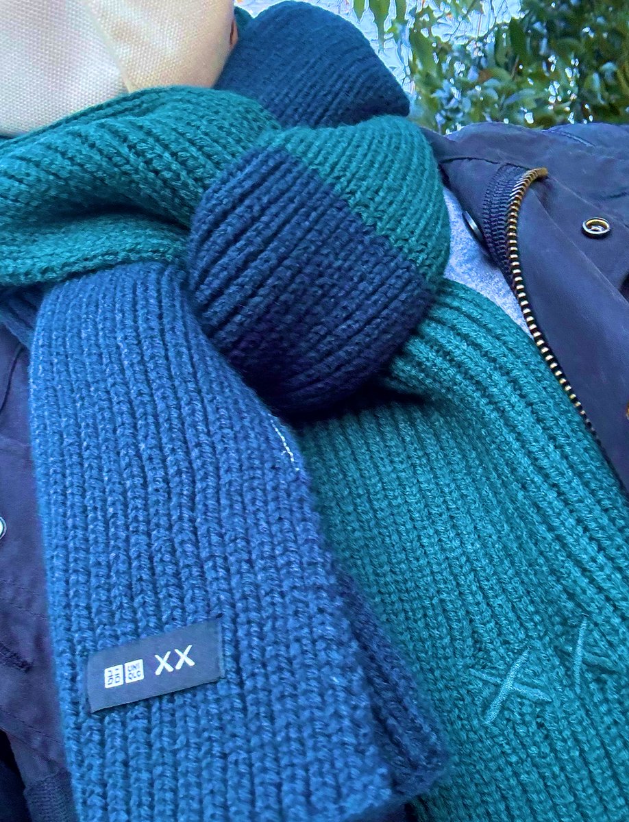 今日はギターの付属品をいっぱい見れた！
午前は家の掃除と楽しみにしてた番組見れて幸せ！　
↓昨日買ったカウズコラボのマフラー良すぎる、、