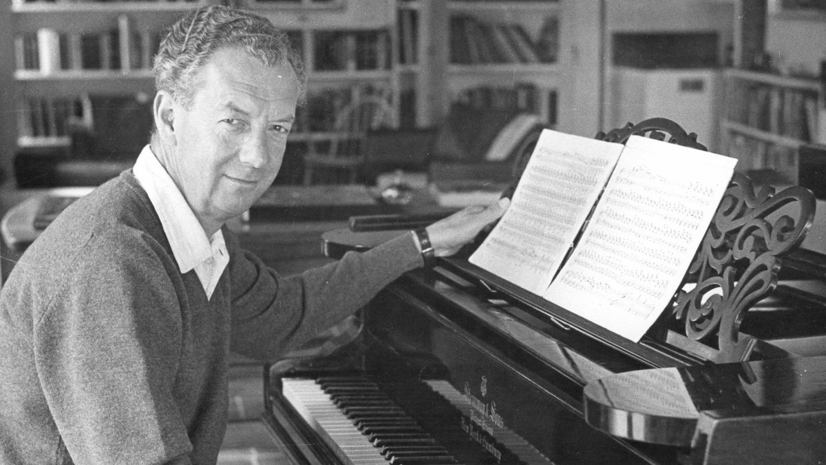 mariobianchi18's tweet image. Il #22novembre 1913 nasceva #BenjaminBritten. Precoce talento musicale, il più importante compositore inglese del &apos;900, aperto agli influssi più eterogenei, da Strawinskij a Hindemith a Berg, dalla musica antica inglese all&apos;opera romantica italiana. Fu pure compositore di teatro.