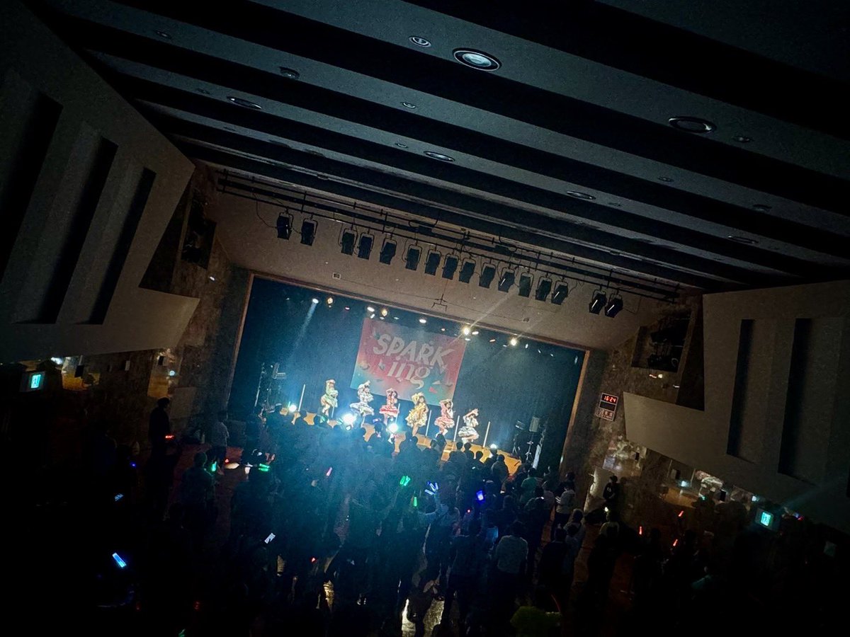 SPARK_Fes's tweet image. ／
新イベント『SPARKing』🔥
Bブロック開催中🎉
＼

Bブロック、フロアが揺れてます⚡️⚡️

混戦必至のBブロックから勝ち上がるグループはどのグループなのか⁉️

応援チケットが勝負を握るかも、、👍

⚠️Bブロックの投票締め切りは17:10まで

🎫チケットはこちら
t-dv.com/sparking1122

＃SPARKing