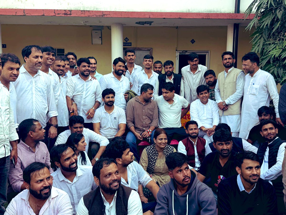 <a href="/IYC/">Indian Youth Congress</a> के राष्ट्रीय अध्यक्ष श्री <a href="/UdayBhanuIYC/">Uday Bhanu Chib</a> जी व <a href="/Rajasthan_PYC/">Rajasthan Youth Congress</a> के ऊर्जावान प्रदेशाध्यक्ष श्री <a href="/AbhimanyuP00NIA/">Abhimanyu Poonia</a> जी नेतृत्व में SIR अनियमितताओं,वोट चोरी, किसानों को मुआवजे सहित विभिन्न मुद्दों को लेकर “मुख्यमंत्री आवास” का घेराव हल्ला बोल प्रदर्शन में शामिल हुआ।