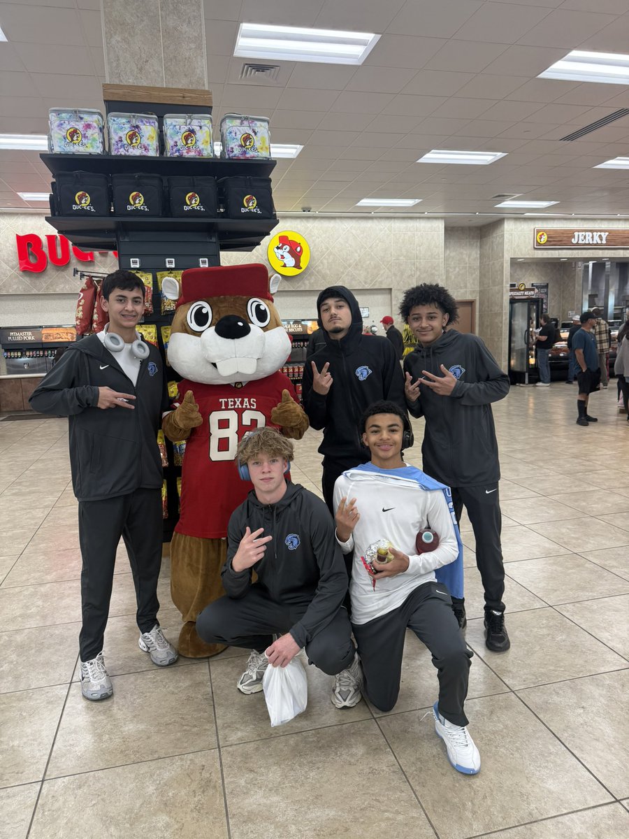 hoopsmemorial's tweet image. Historic W! 🏀 Memorial Boys Basketball earns its first-ever win. Proud of this group!

*FRIDAY NOVEMBER 21*
Memorial 56
Pampa 48

Season Record: 1-1

Next game Monday, November 24 at Brownfield.

Memorial JV 52
Pampa JV 26

📸 Mrs. V @coachv32 @Coach_JGomez