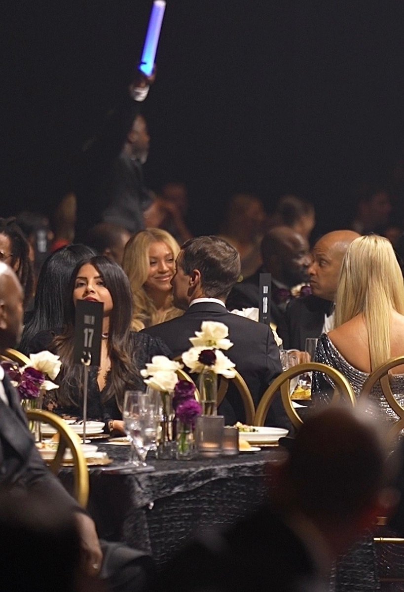 jaydenlovetaysf's tweet image. The idol                                     the fandom