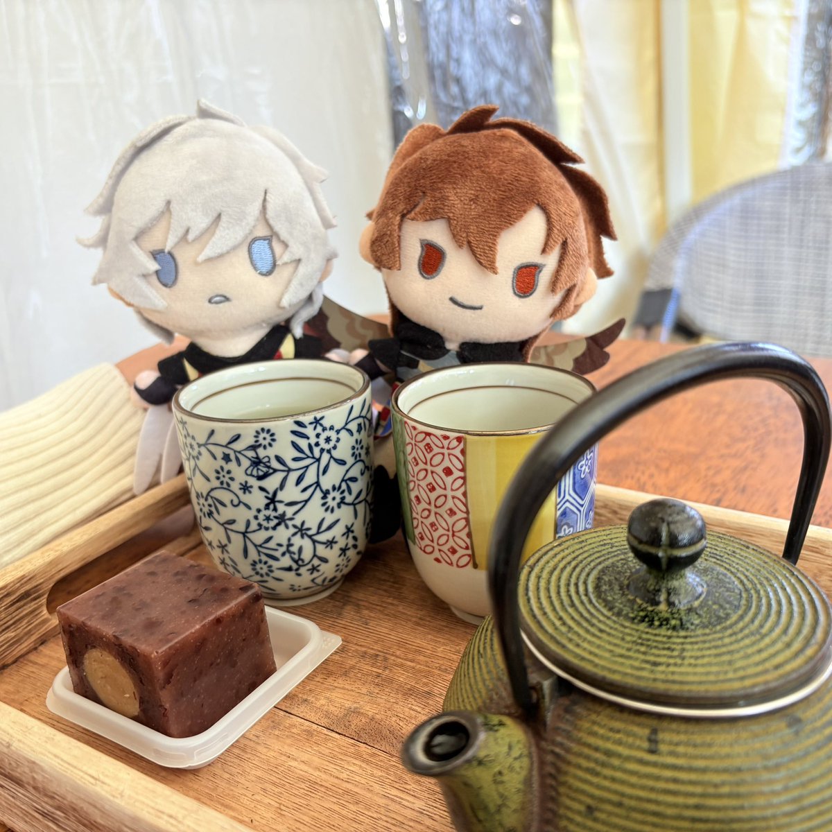 ruby_maliilm's tweet image. ぬいたちが栗羊羹食べてる🌰🍵
