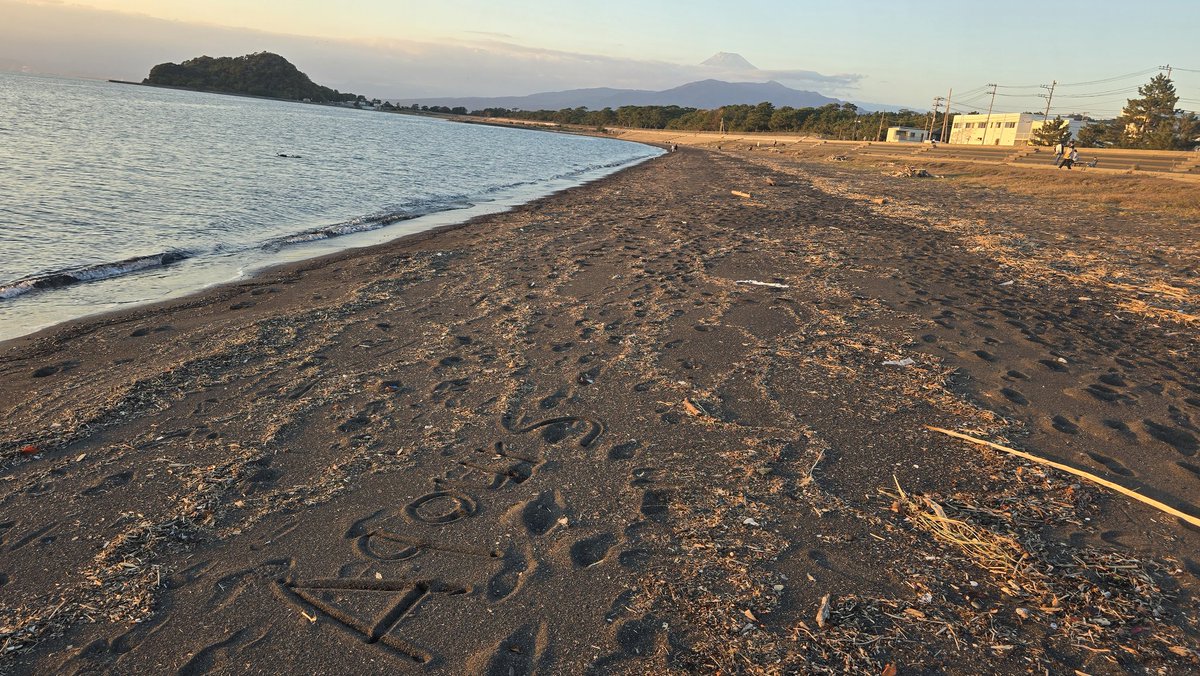 Aqoursって砂浜に書いたのは三津じゃなくて島郷なんだよな。