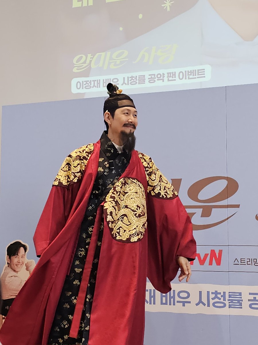 눈앞에서 보고있는데 너무 잘생겼어ㅁㅊ