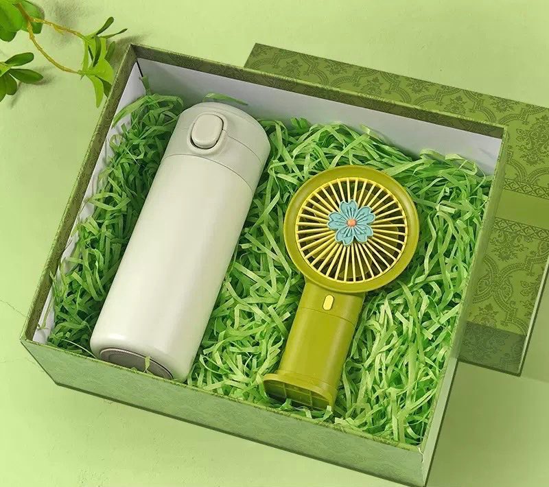 samdarrko's tweet image. Please buy from AUREGHANA 
Frame 1: GHC 120
Frame 2: GHC 100
Frame 3: GHC 130
Frame 4: GHC 130

Each frame comes in different designs 
DM @ruby_marilynd 
Call/whatsapp/message 0202666624