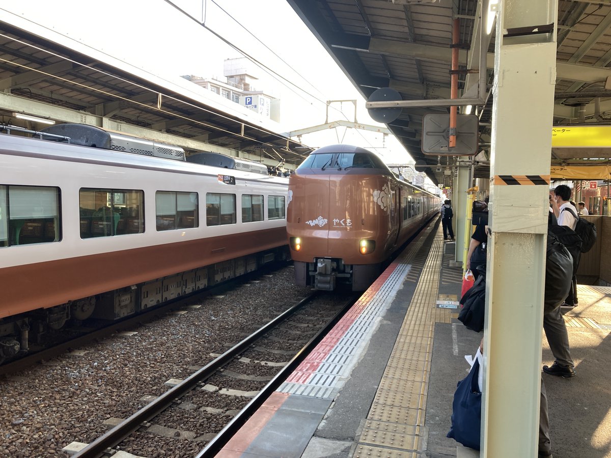 shinyaohnishi's tweet image. 沿線の自治体の273系投入の喜びっぷり、大阪から見ると不思議なぐらいなんだけど、地元にとってみれば自分たちが使う足であり、他所から人を運んでくる大切な交通手段なのよね。

そういう意味でいうと、都市部よりもむしろ地方の方が鉄道車両のデザインには力を入れるべきなのかも。