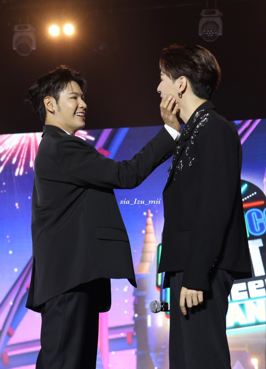 petalthornstem's tweet image. Kiyoot

TAYNEW PBC PH 

#PEBACAConcertinManila