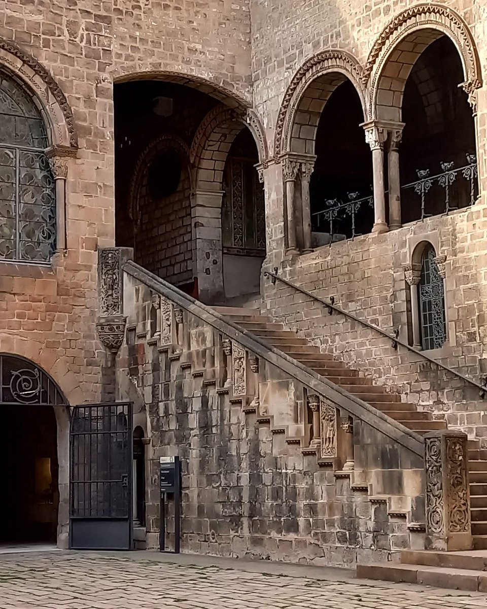 Passejant per Barcelona. 
Palau del Bisbe. Una visita pendent. #Barcelona #bcn #descobrirbcn
