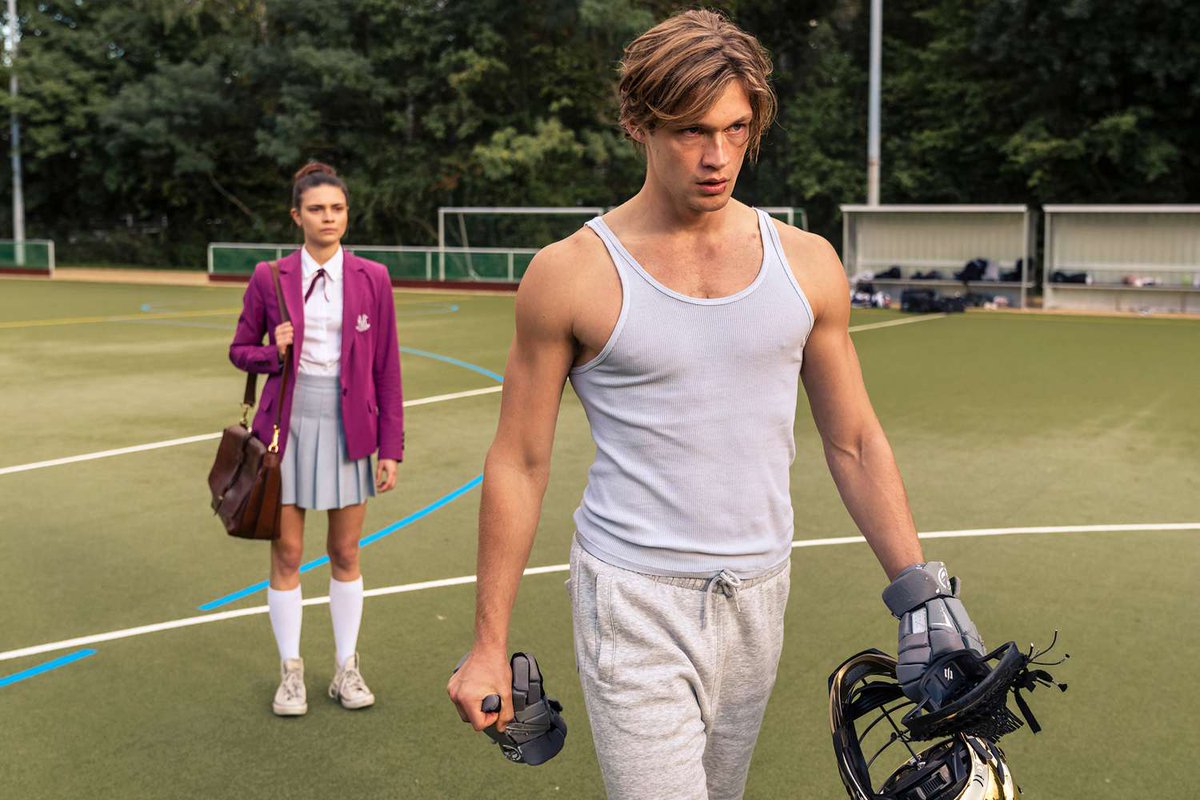 WithhLoveAnnie's tweet image. Damn James just looked through Ruby, walked away like she never even existed and her heart crushed. 
All bczo he wanted her to live the dream that meant the world to her. 
He broke his heart to mend her life. 

My whole being is devastated 💔
#MaxtonHall #RubyJames