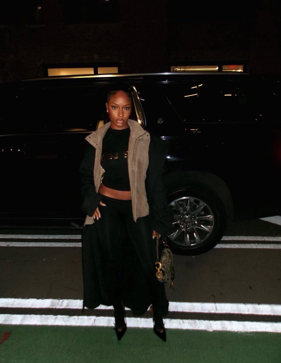 afrocultur's tweet image. Ayra Starr in new pictures📸🤩
but don’t look!🥰💛