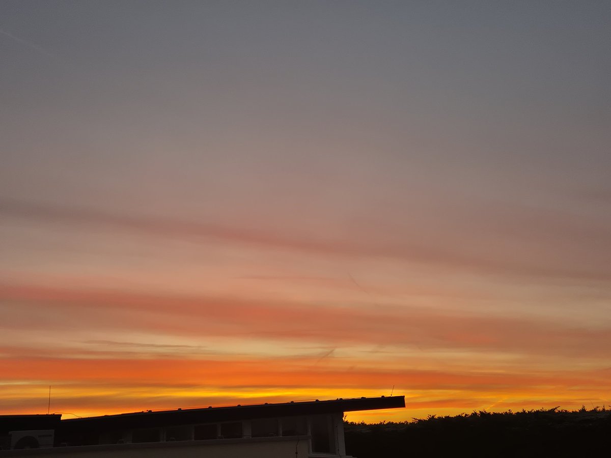 Het belooft een mooie dag te worden! Vanmiddag 14.30 uur speelt Nieuwland thuis tegen Apollo! Tot dan!