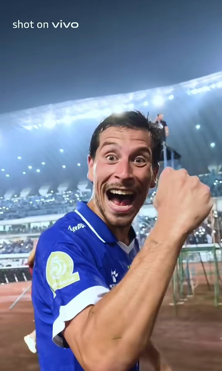 "How happy is Thom Haye at Persib?"

This happy: 😅