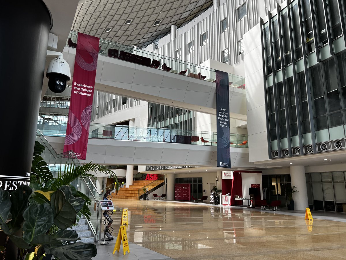 今回SWクアラルンプールの会場になっているAsia School of Business Academicがめちゃくちゃ素敵です。

広くて、デザインが洗練されてる。

写真はカフェテリアとエントランス。