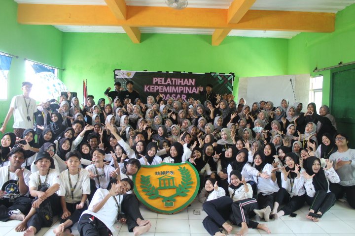 [PELATIHAN KEPEMIMPINAN DASAR  2025]
“QualiGen (Quality Generation)”
Perjalanan seru, penuh makna, dan penuh semangat!
📅 11–12 Oktober 2025
📍 SMK NU Kesesi