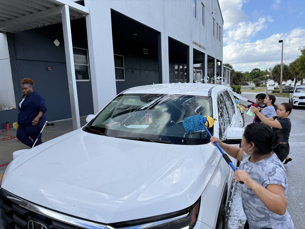 ConnistonMiddle's tweet image. Grateful for our incredible AVID students and teachers who made the Car Wash event unforgettable! Your teamwork and enthusiasm help fuel our college &amp;amp; career readiness goals. Thank you for supporting Conniston Middle! #AVID 
@jamesthomas3601 @JavierOrtolaza @FRiveraPBC