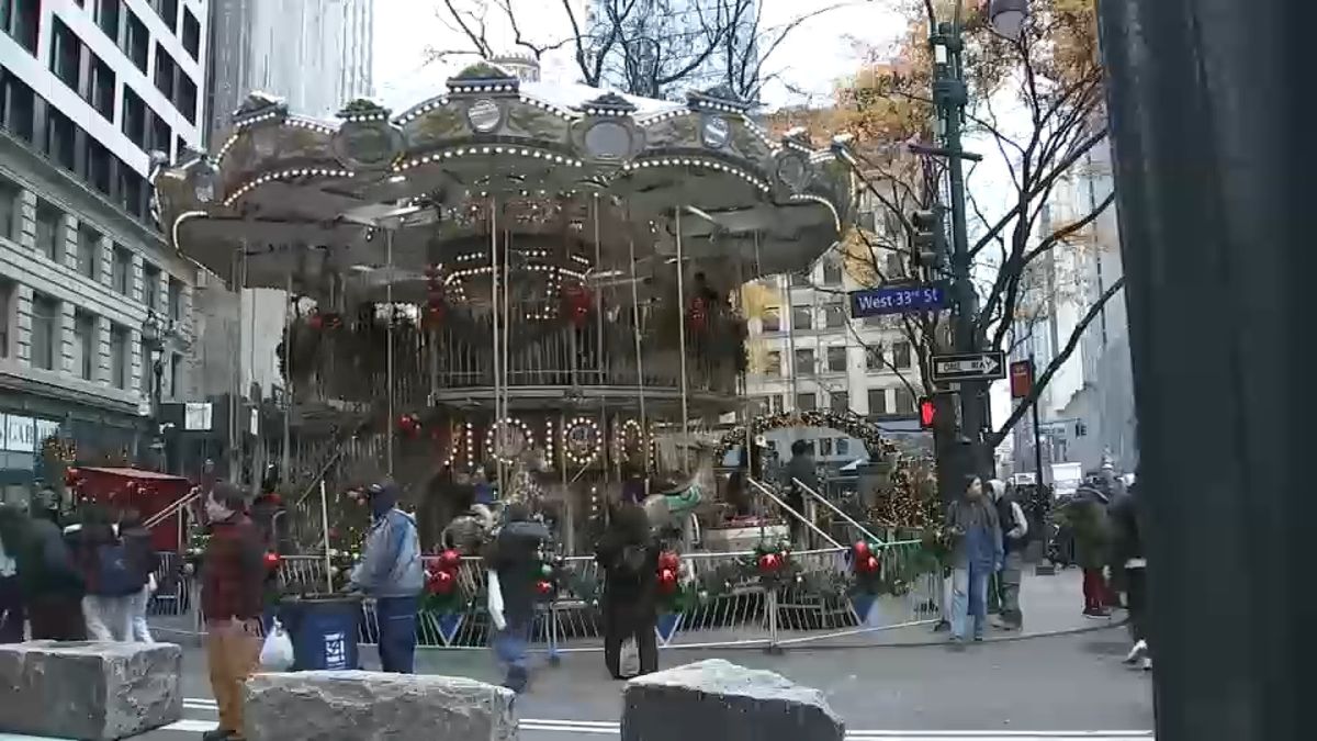 ABC7NY's tweet image. New York City&apos;s double-decker Christmas Carousel opens in Greeley Square abc7ny.com/post/nycs-doub…