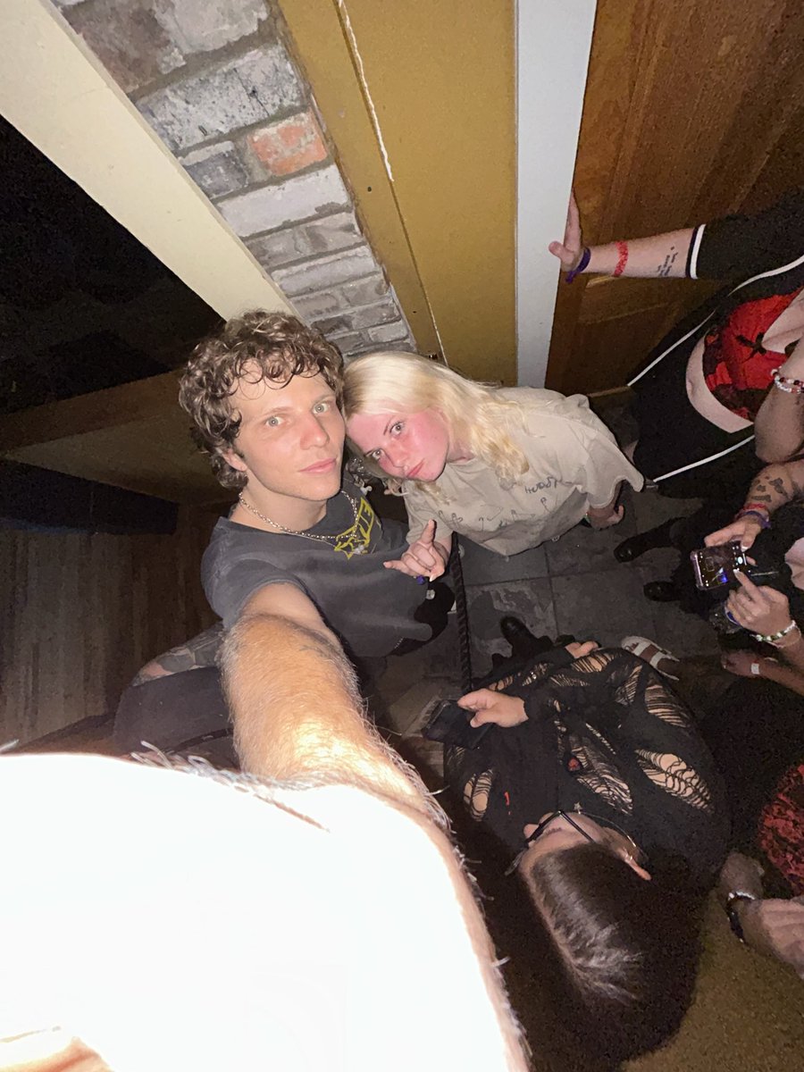 PIEC30FSHIT's tweet photo. twin 🤞🏻❤️‍🩹 https://t.co/SbMrlfJcEi