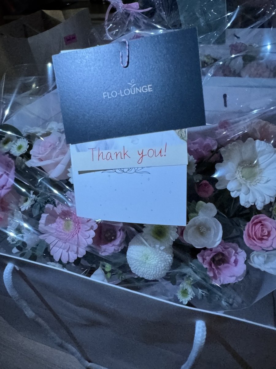 On behalf of international fans and the <a href="/Yejinteam/">SON YEJIN Voting Team</a> /BinJin voting team, we personally delivered a small congratulatory gift to our award-winning, most popular Best Actor and Best Actress through MSTeam yesterday.

I want to personally thank everyone who made their efforts —