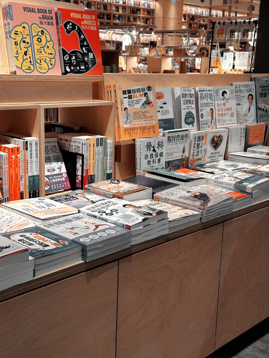 お気に入りの一冊を見つけました！帰ったらすぐに読みます📚💕