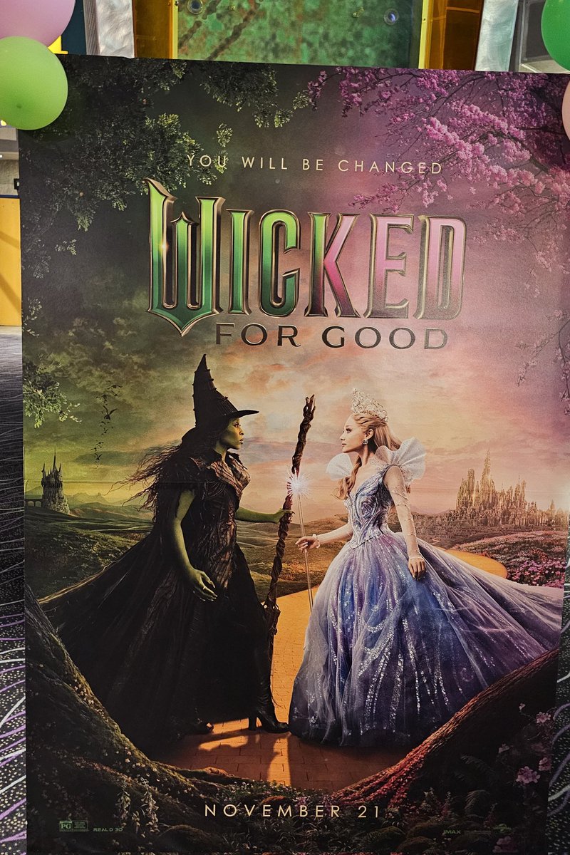 tristaleestone's tweet photo. Phenomenal! I'll definitely be seeing this again  💚🩷  #WickedForGood https://t.co/ksOo42MyIl