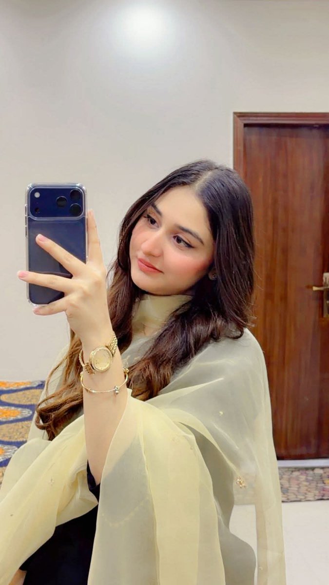 إذا سألك قلبك عني يوما
فكن عادلا في الإجابة عليه 
وقل له لا يوجد قلب أحبني
 بصدق مثل قلبها 💔

💕