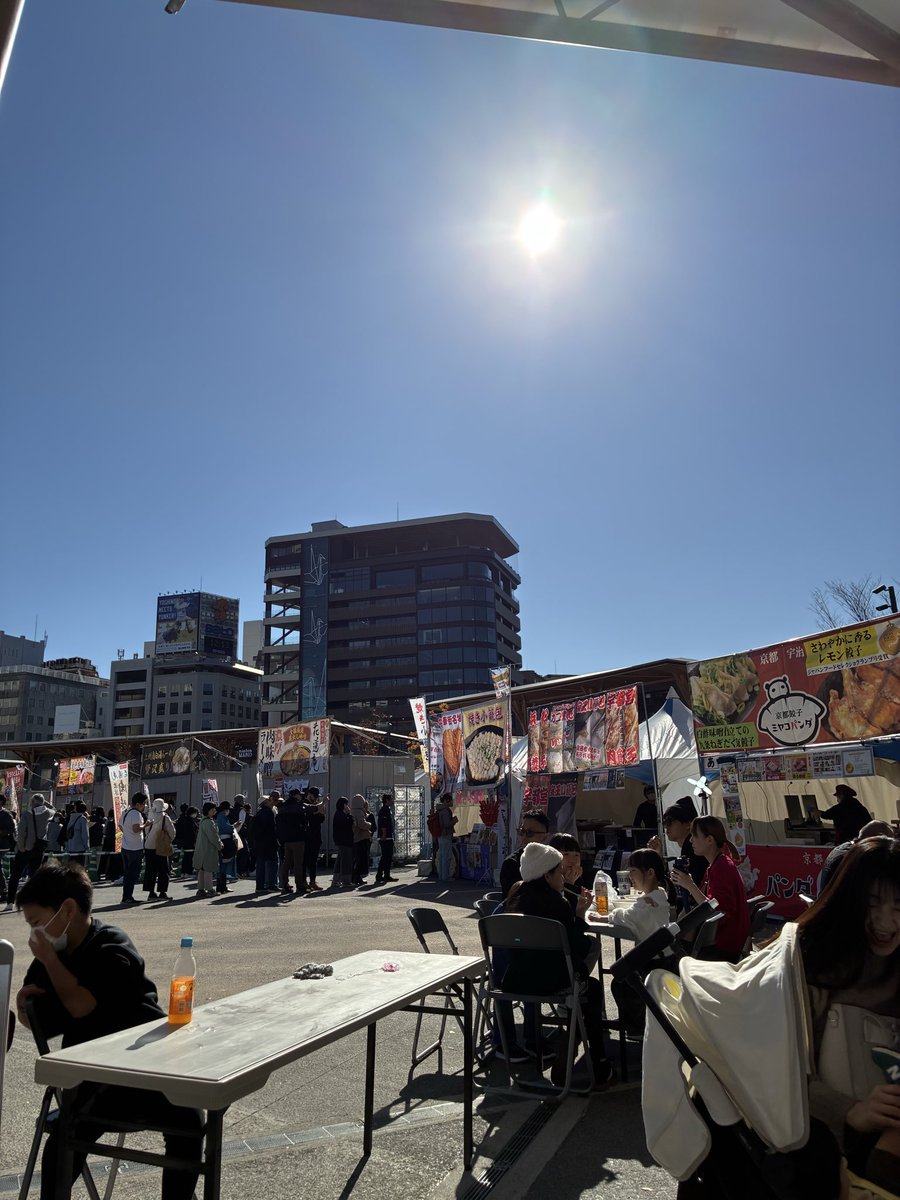 blk__coffee's tweet photo. 今日ファンミ行かれる方楽しんで〜🥰
私はその横で開催されてるラーメンスタジアムにいます（笑）！
その後車の点検🚗
明後日はグリアリ周辺を👶🏻と一緒に徘徊します😙 https://t.co/pZI2xXYYHU