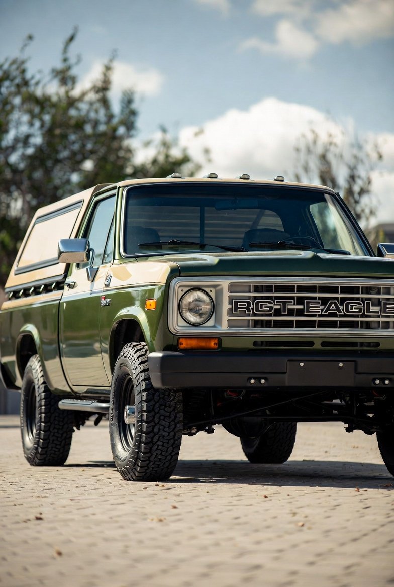 RGTrucks's tweet photo. What we're bringing back in 2026:

The square body ✅ 
Bench seats ✅ 
Two-tone paint jobs ✅ 
Motors that last 500k miles ✅ 
Built in the USA ✅ 
No screens ✅ 
No complicated computer systems ✅ 
No Subscriptions ✅ 
No nonsense ✅ 
Reserve yours today ✅ 

Link in bio
#pickuptrucks #SquareBody #trucks #4x4 #pickup