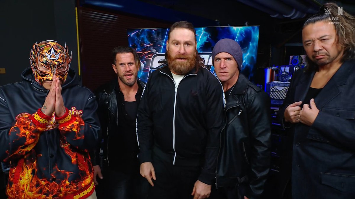 Sami Zayn: "You are looking at an international coalition!

Motor City Machine Guns: from Detroit..... 😂😂😂😂 

#Smackdown