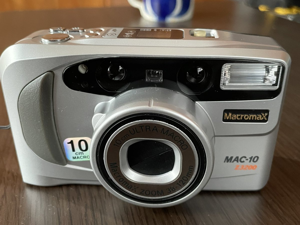 minority007's tweet photo. 久しぶりにフィルムの全自動コンパクトカメラ入手した。見た目は新品みたいにキレイだけど、ちゃんと写るかな?お出かけしてきます。
#filmcamera
#goko https://t.co/VbEqGBe8z7