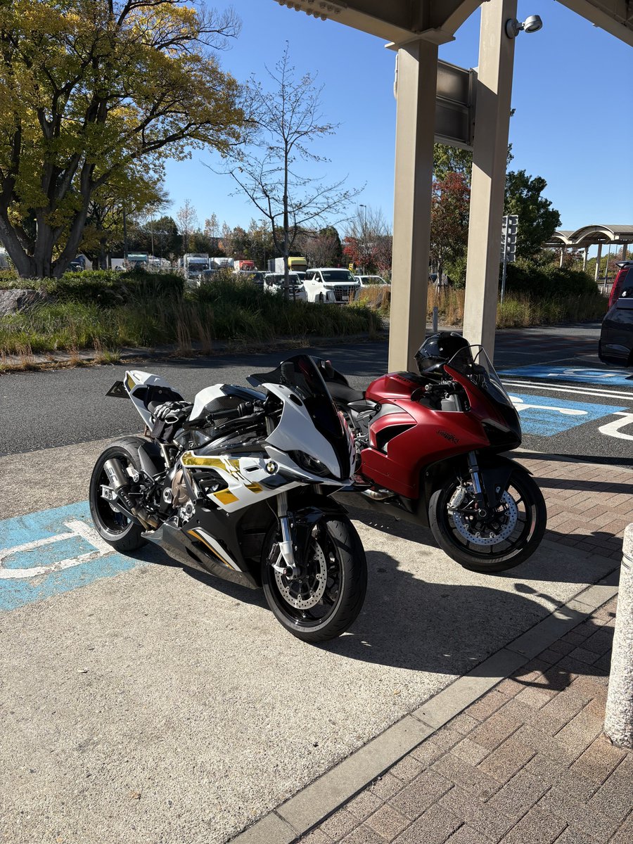 m_cbr_v2's tweet photo. パニミ前乗り🏍³₃
天気いいしそこまで寒くない😌 https://t.co/tE6mBsCSqm