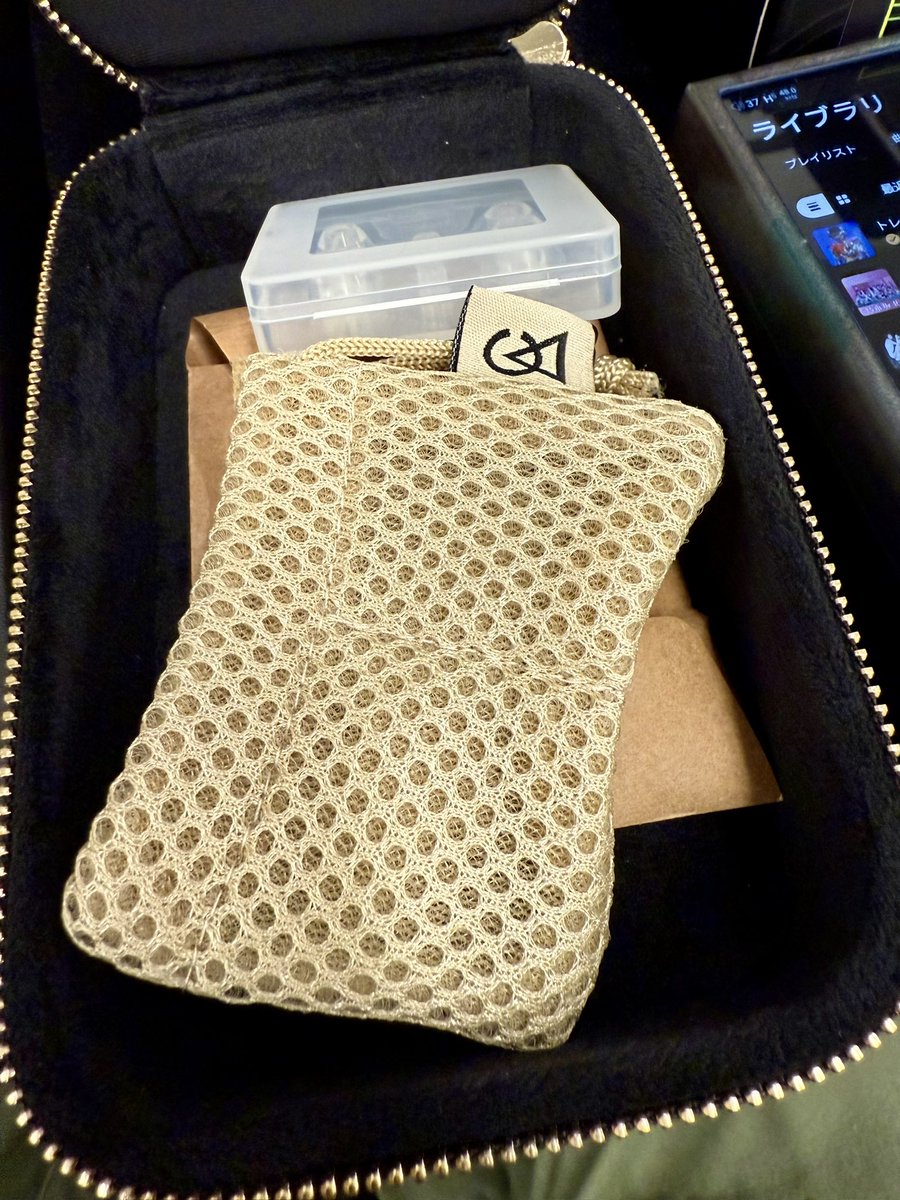 期待してなかったんだけど想像よりだいぶ好きな音だったw
個人的には高域控えめに感じて、もう少し出たらより好きだけどイヤピでもあまり変わらなそうな感じする。
力強くて濃いめで響きも良い。
Andromedaって名前やめようw
装着感は今までのドロメダより良い✨️

 #CampfireAudio