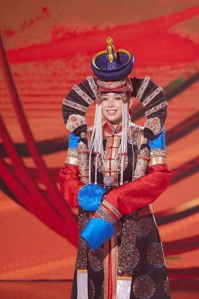 Өдрийн мэнд🔥
Өнөөдөр хөөрхөн Мишээл маань Silk Way stars шоуныхаа төгсгөлийн шатанд өрсөлдөнө. Тоглолт Казахстаны цагаар 20.00 цагаас эхэлж Мишээлийн "Монгол" дуугаа дуулсны дараа санал өгөх хэсэг нээгдэнэ.Гадаад дахь монголчууд Мишээлдээ санал өгч дэмжээрэй🙏
UBS TV-ээр 23.00-с