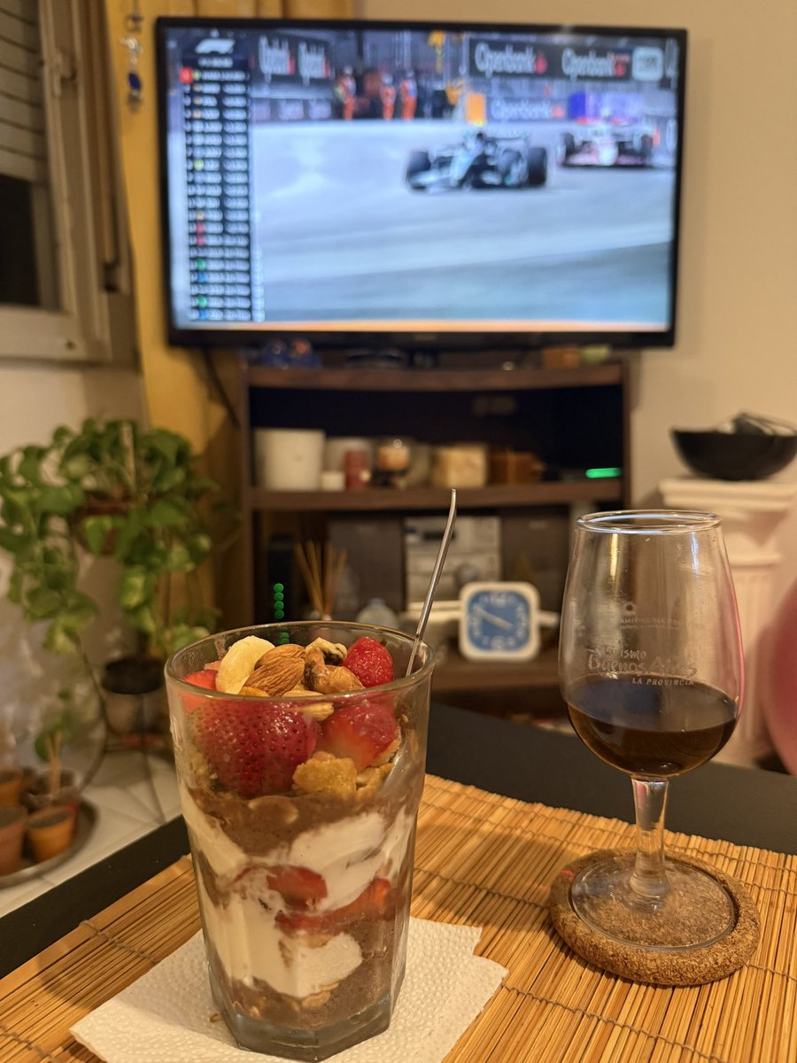 ML80944125's tweet photo. Desde La Plata.Haciendo la previa de la culi esperando a Franco, a full con #telemetricoF1 , y disfrutando de un acai de postre para calmar ansiedad!! #vamosnene  #hoynoseduerme #LaVegasGP 🇦🇷❤️ https://t.co/6bEdHYOZ5v