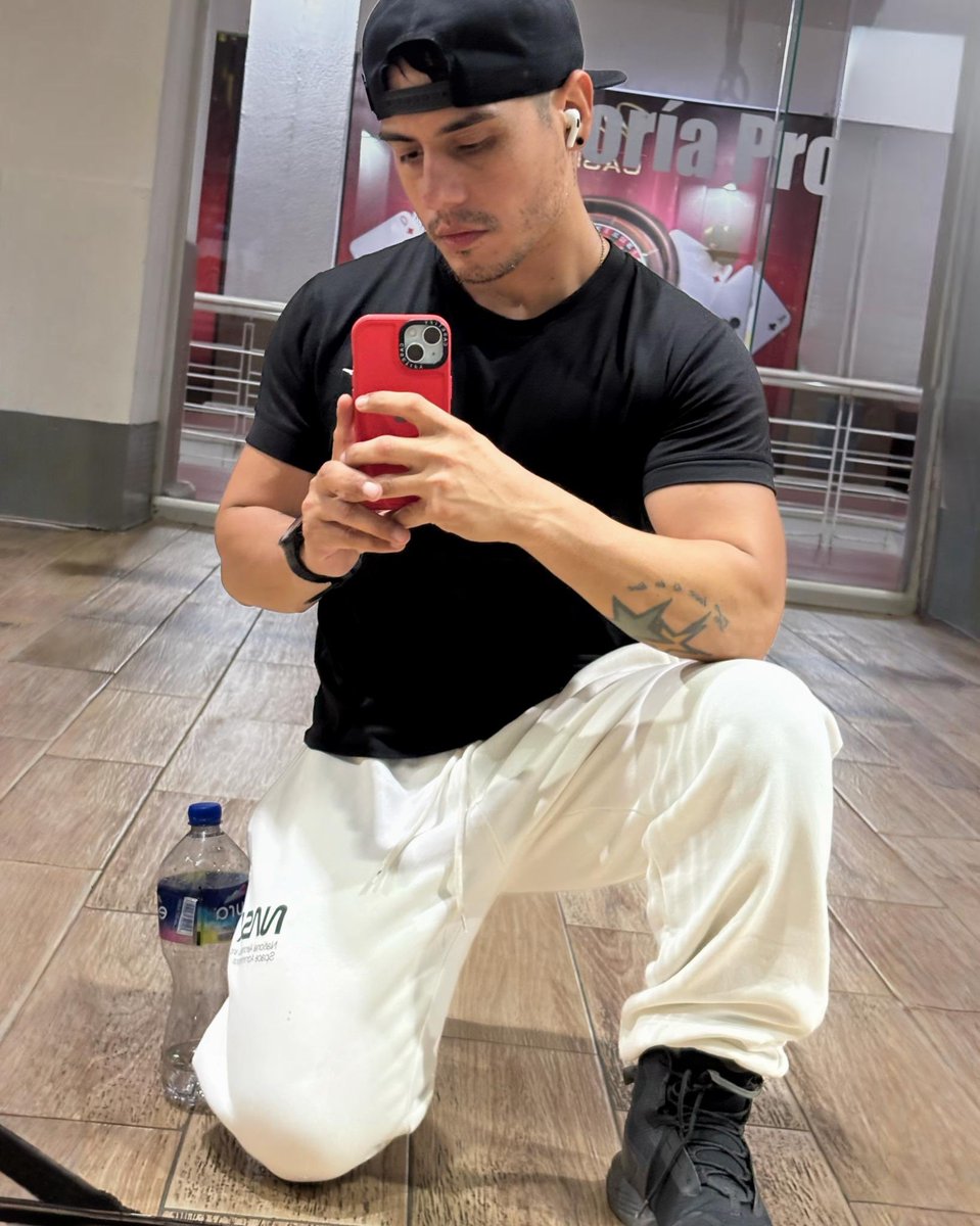 elmikemorgan's tweet image. Hakanai mono da ✨