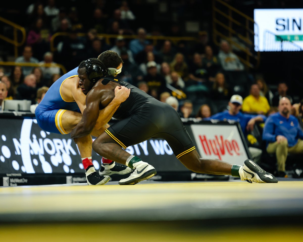 Hawks_Wrestling's tweet image. ARE YOU KIDDING ME!!!!!!

197 – #8 Massoma Endene (I) dec. #4 Mac Stout (P), 5-4

Iowa 33, Pitt 0