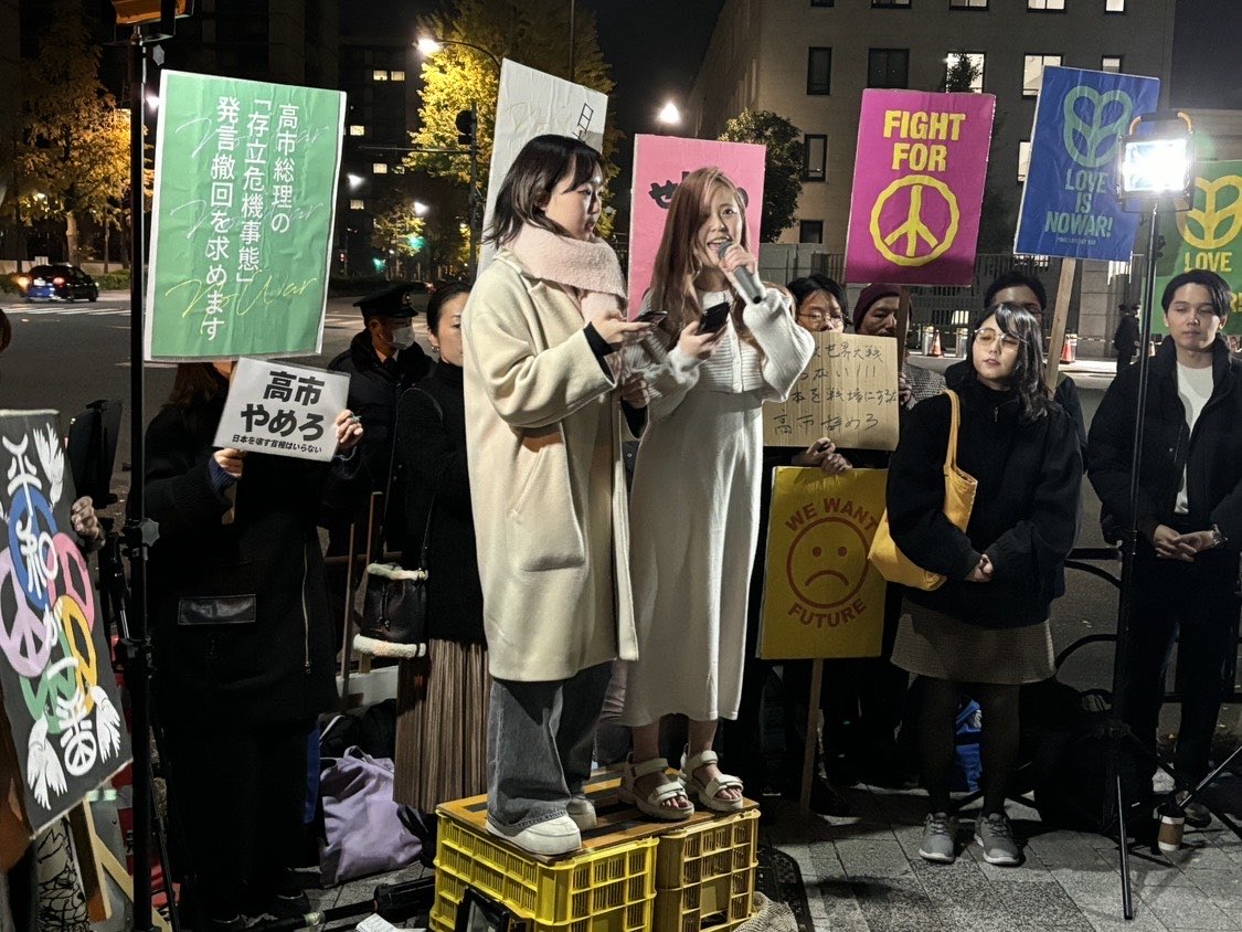 mizuhofukushima's tweet image. 昨夜、首相官邸前で「戦争あおるな」　台湾有事巡る答弁に抗議の集会があり、参加をしました。