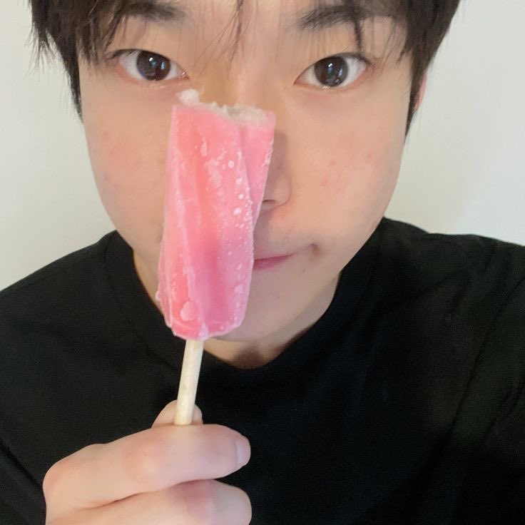 bunnyjiyong's tweet image. these are the cutest photos of doyoung ever aww my precious 29 year old son ❤️