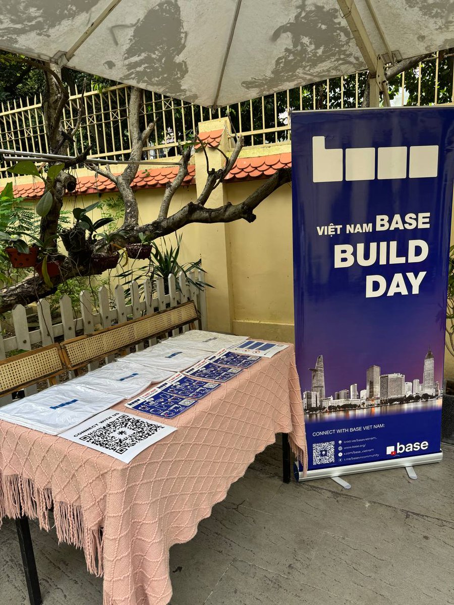 base_vietnam's tweet photo. BASE BUILD DAY ĐANG DIỄN RA

Không khí đang nóng hơn bao giờ hết, những builder giỏi nhất đang tập trung tại đây, ý tưởng bùng nổ theo từng phút, và mọi người cùng nhau tạo nên những sản phẩm onchain thực sự trên Base.

🔥 Nếu bạn là builder, founder hoặc chỉ đơn giản là người muốn bước vào Web3 bằng tư duy build-first đây là nơi dành cho bạn.

Hãy đến để:
✨ Kết nối với cộng đồng builder chất lượng nhất tại Việt Nam
✨ Nhận quà, giải thưởng & những bất ngờ cực kỳ hấp dẫn
✨ Học hỏi từ các keynote độc quyền về AgentKit, x402 và AI onchain
✨ Và quan trọng nhất: bắt đầu build ngay trong hôm nay

📅 Thời gian: Thứ Bảy, 22/11 | 10:00 – 17:00
📍 Địa điểm: 90/5 Quốc Hương, Thảo Điền, TP. Thủ Đức, HCMC
🎟 Tham gia ngay: https://t.co/CYcHrp8pQ1

Cùng nhau xây dựng tương lai ngay trên @base @buildonbase  🔵