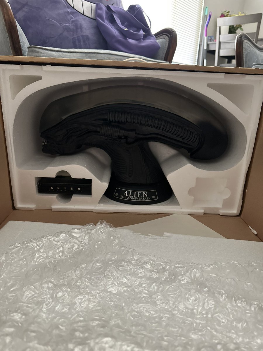 labrizo_'s tweet photo. Bf got my this for my  bday, he had no idea I’ve been wanting this exact item for so long to add to my collection. Actually am so obsessed but now we gotta find a place for it in our place LMAO https://t.co/aTI15P6aOR