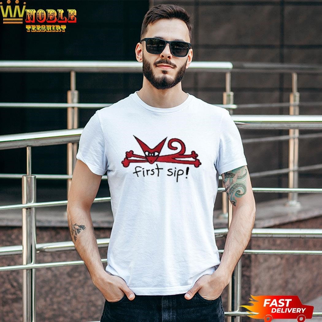 teefeetshirt's tweet image. Sinjin drowning first sip T-shirt brings that raw, chaotic aesthetic fans love — bold graphic, heavy vibe, unmistakable attitude.
👉 Shop now: nobleteeshirt.com/product/offici…
#SinjinDrowning #FirstSip #AltStyle #StreetwearTee #GraphicTshirt #2025Fashion #MusicMerch #nobleteeshirt