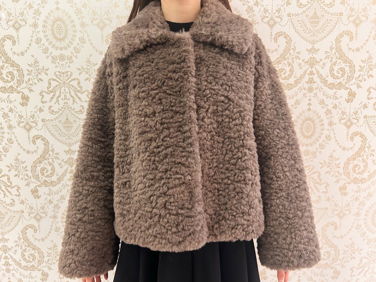 ▶︎JR名古屋高島屋店 ふんわりとしたボア素材で仕立てたショート丈