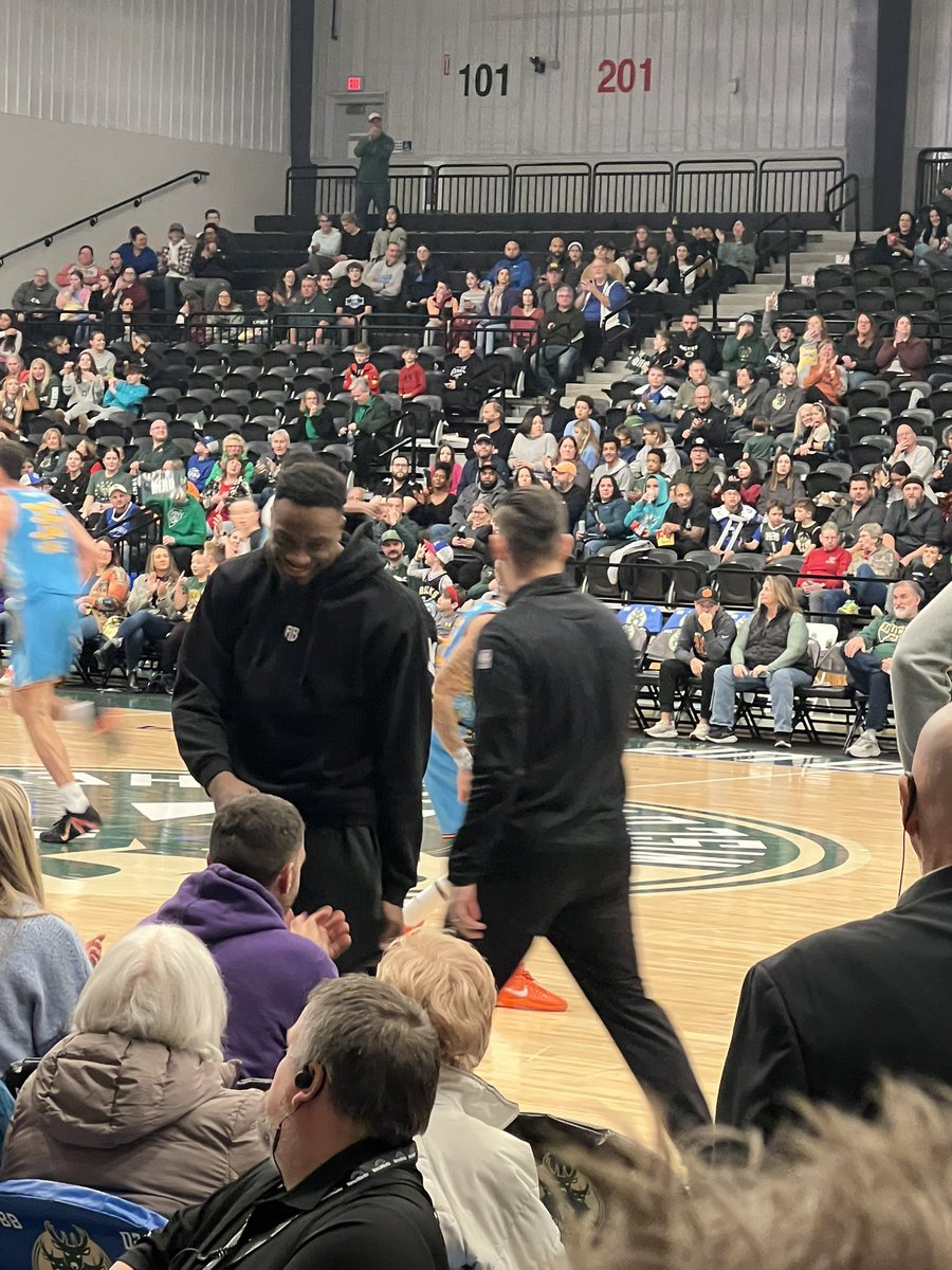 averagekhrisfan's tweet photo. Giannis and Thanasis spotted at the Milwaukee Bucks G-League game https://t.co/AqcFXxAIiQ