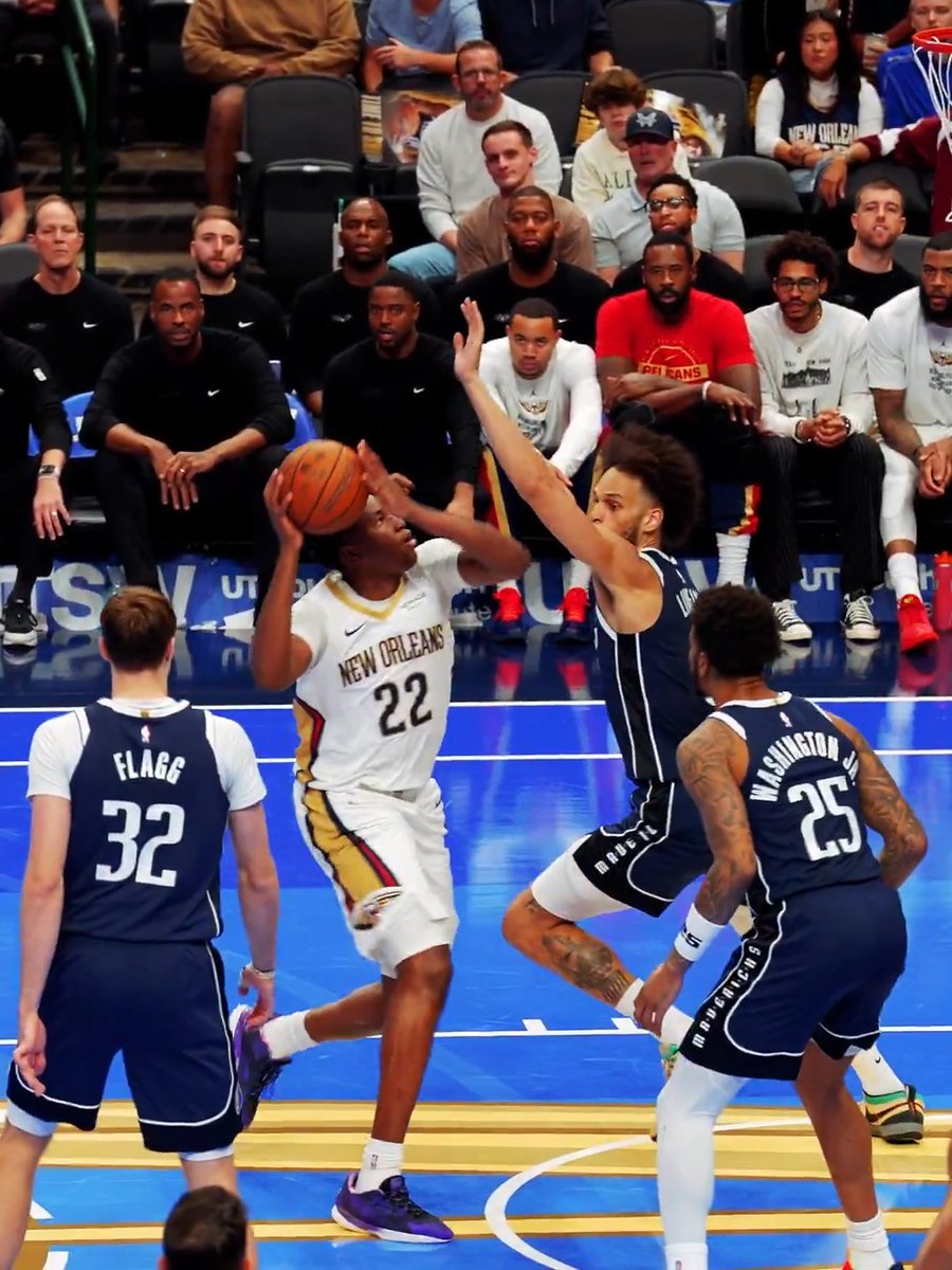 first career double-double for Derik Queen & there's one quarter to go:

14 PTS
6 REB
10 AST
1 STL 