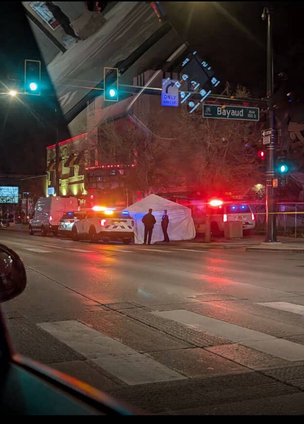 dobetterdnvr's tweet photo. Hey @DenverPolice is there an outdoor death at Broadway and Bayaud. Around 7pm https://t.co/o3QhBx7kIw