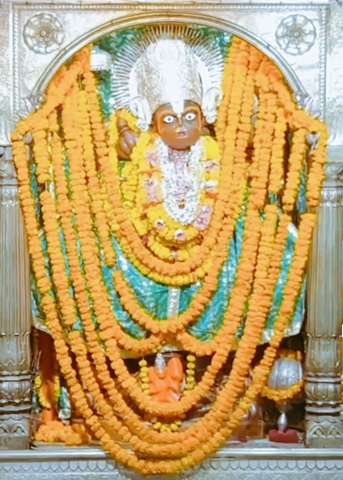 veda_padma's tweet photo. Jai shri ram bhakt hanuman 🙏
Mula nakshtra will start around 4 pm.
An extremely auspicious nakshtra to worship hanuman ji. ketu is the ruling planet as per vimshottari and major cause of breaks/obstructions in life. Two deities who really help overcoming ketu related issues are shri hanuman and shri ganesha ❣️
