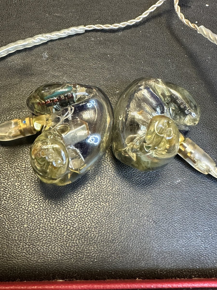 minatofon's tweet photo. Kumitate Lab TF10proをメンテしました。長年使用のIEMは気付かぬうちに特定帯域の音圧が低下することがあります。音導管のクリーニングで低域も復活。カスタムIEMの定期メンテは効果大です。📮郵送での受付も可能です。 https://t.co/SeOh2jtEPV