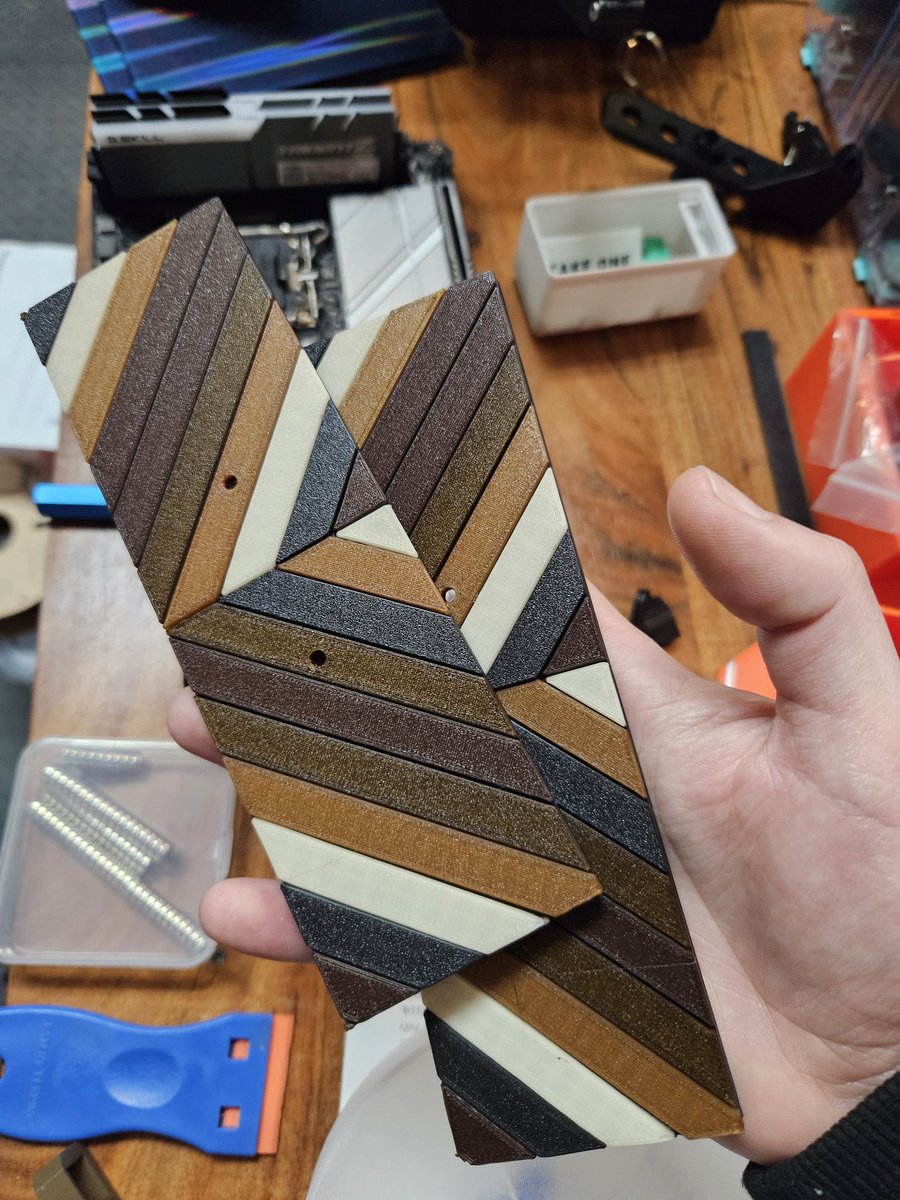 This color combo using all 4 colors of <a href="/prusament/">Prusament</a> rPLA filaments is turning out beautiful! These faceplates are going to look at home in my house in contrast to to the storage I use in my garage.

#3DPrinting