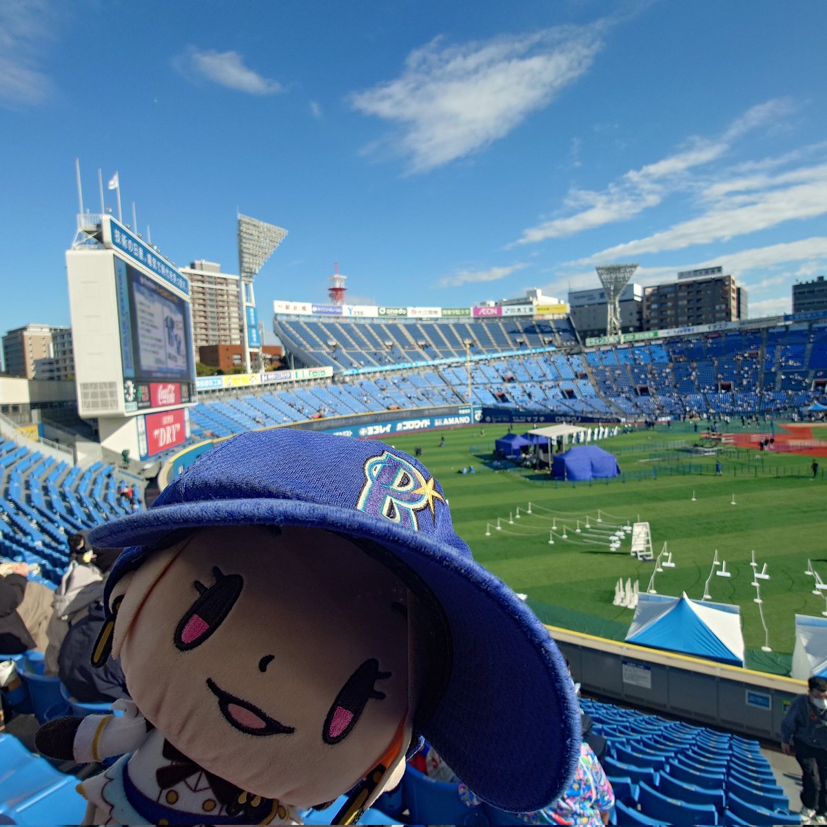 今日はここから
本日より今年最後のハマスタ2日間
BAY BLUE FESTIVAL 
～ BAYSTARS FUN! DAYS ～
一日目となります。

ラスト2時間BAADさん、FIELD OF VIEWさん、けんいちさんが出演する
「BAY BLUE SHOW TIME」が
ありますのでワクワクしてます。
DAY1 楽しみましょう‼️
 #baystars️️️️