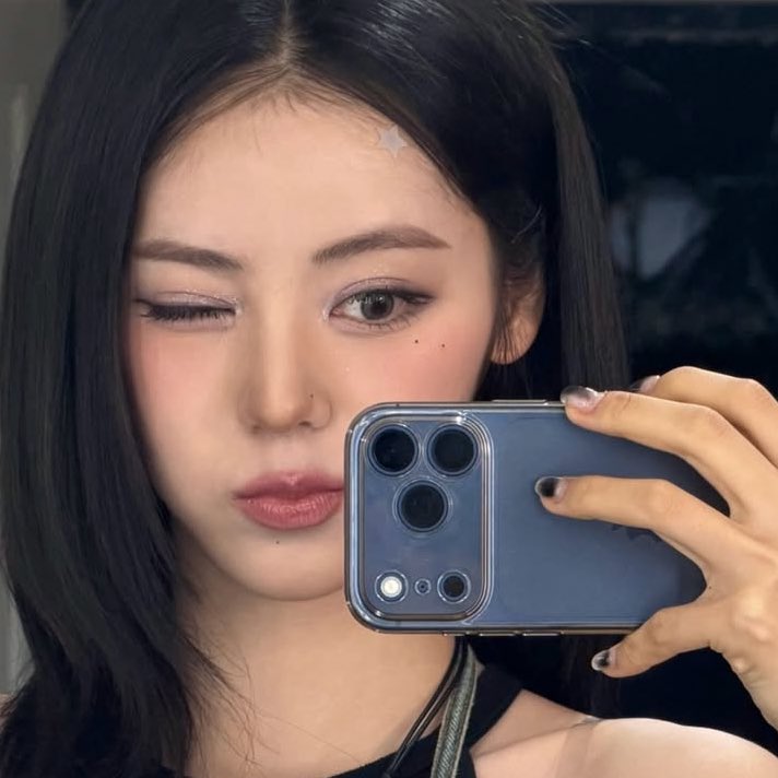 low quality jinsoul tweet media